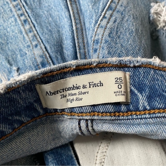 Abercrombie & Fitch Women's Blue Distressed High Rise The Mom Short Size 25 - Picture 2 of 4